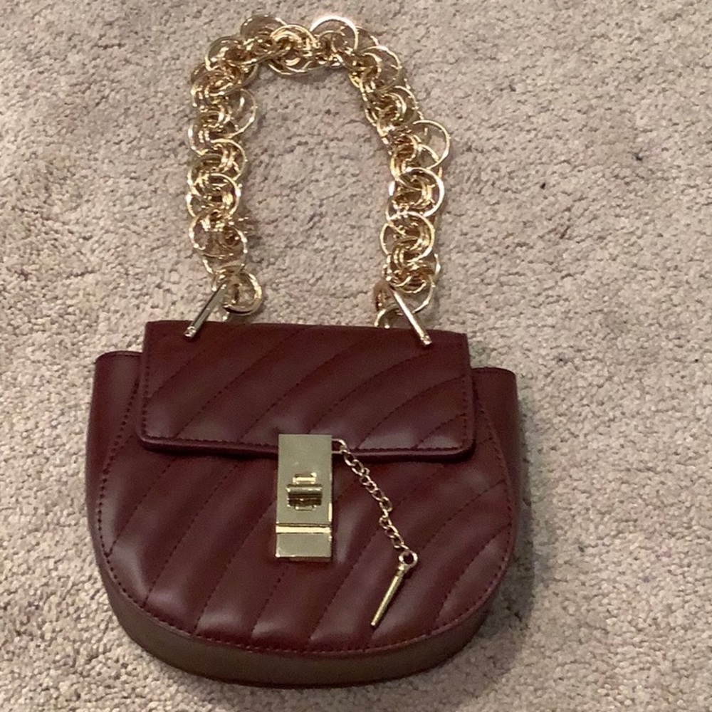 A hand bag